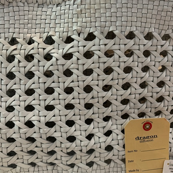 FABULOUS WHITE DRAGON diffusion Tote Handbag - Picture 4 of 7